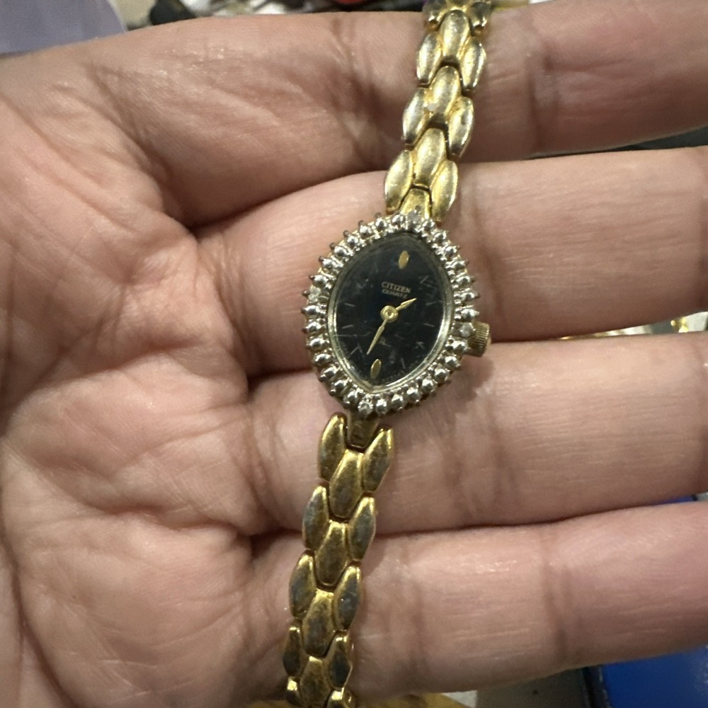 Citizen Vintage Women Watch 17mm Black Dial Gold Tone Quartz 3220-S27204